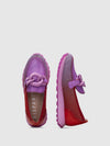 Sapatos com Apliques em Violeta